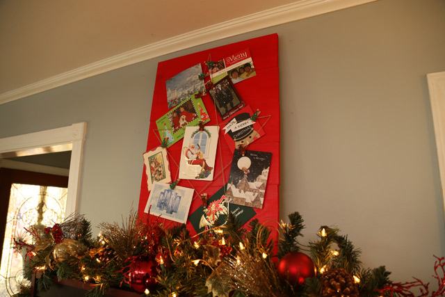 red holder for Christmas cards with star-shaped twine