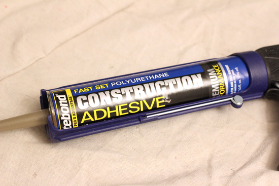 Polyurethane Construction Adhesive Loaded in Caulk Gun