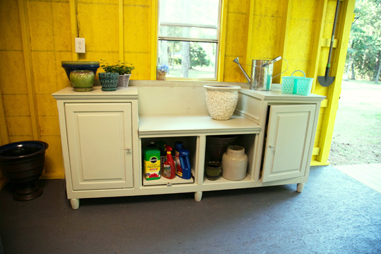 Potting Bench with Drop Down Middle for Easy Planting