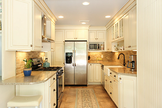 Modern Kitchen Updated and Decluttered for Home Staging