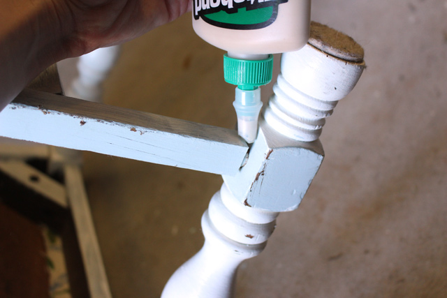applying titebond wood glue to chair support