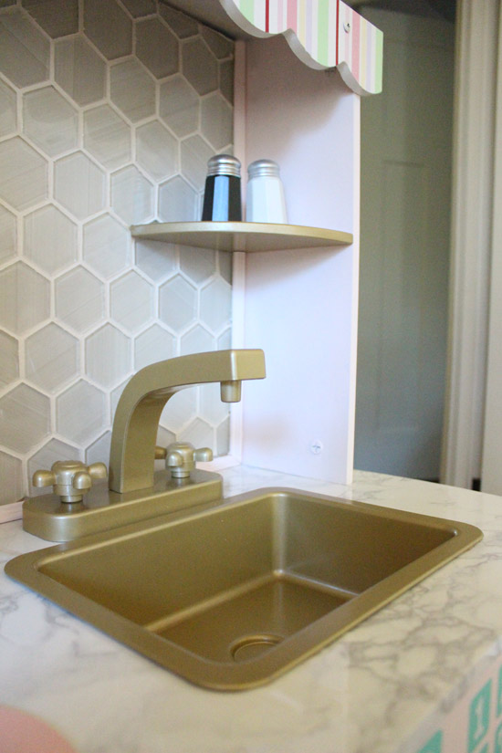 Gold Play Sink and Faucet with Working Handles